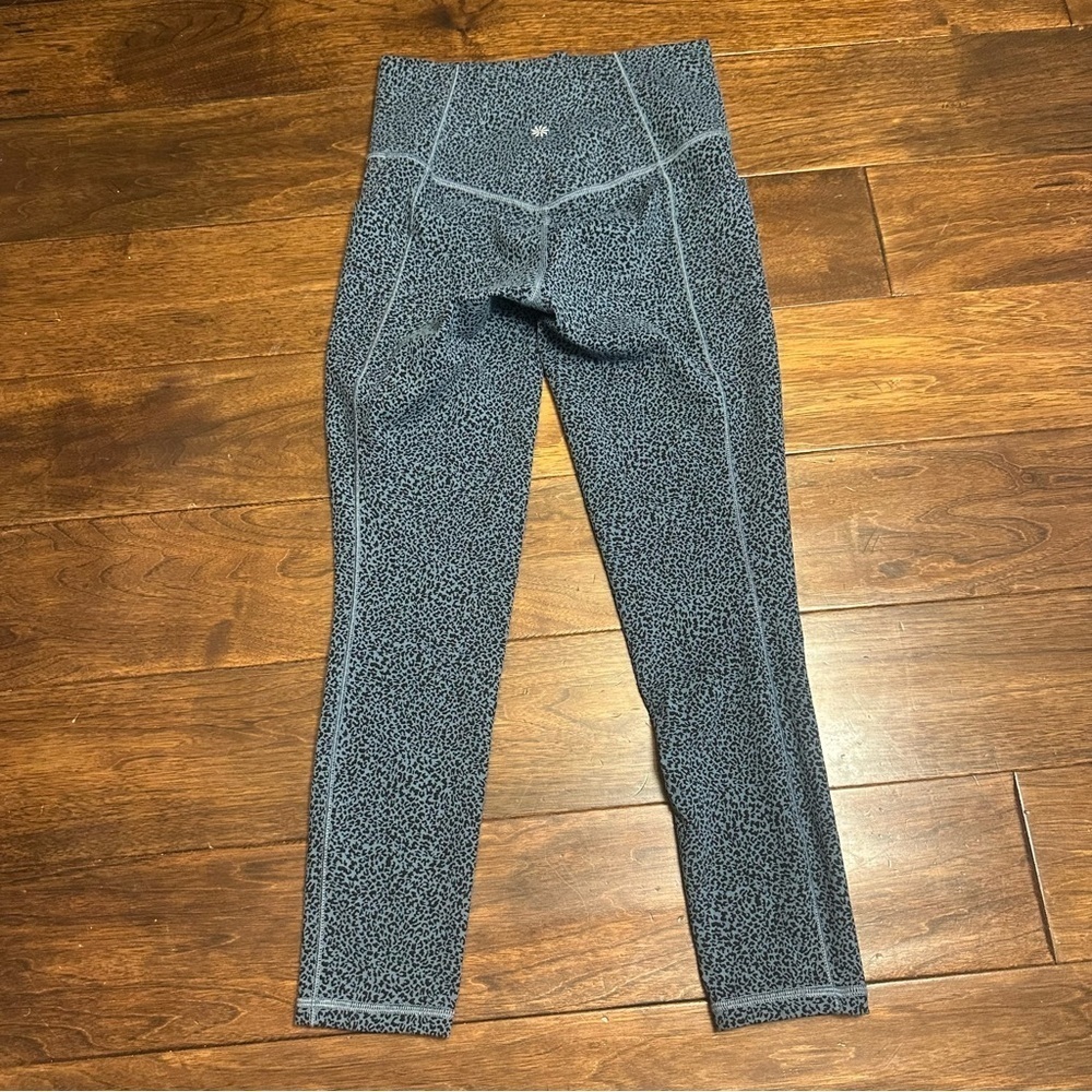 Athleta Salutation Stash II High Rise Blue Black Leopard Print 7/8 Leggings XS - Picture 9 of 12